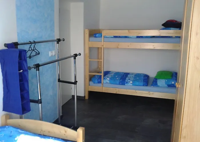 Hastrmanek, 3 *
